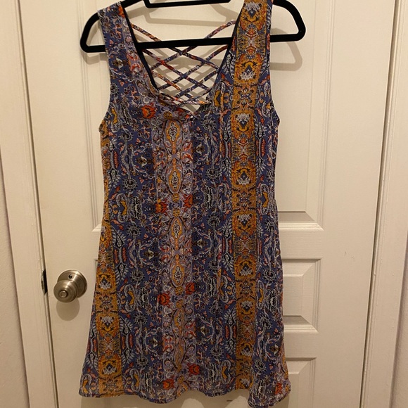 Crisp cross dress - Picture 1 of 5